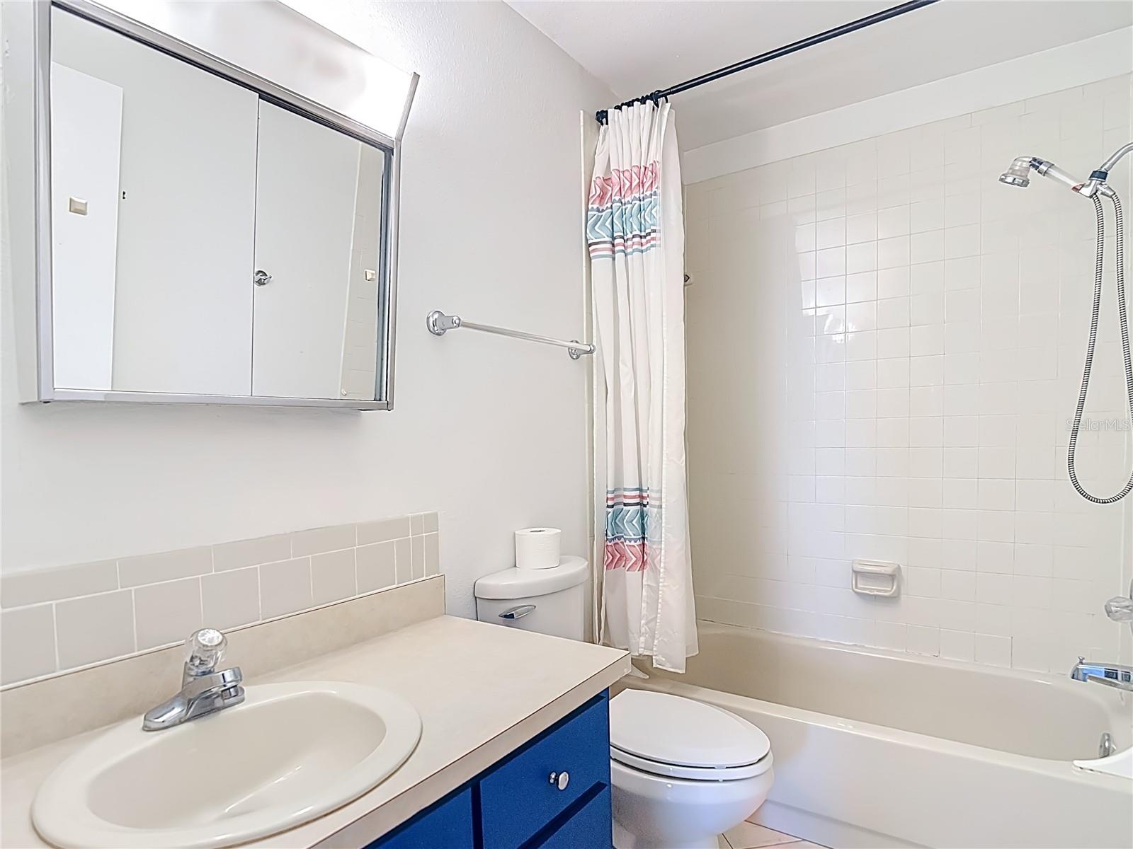 Image 19 of 35 For 10121 Lake Oak Circle