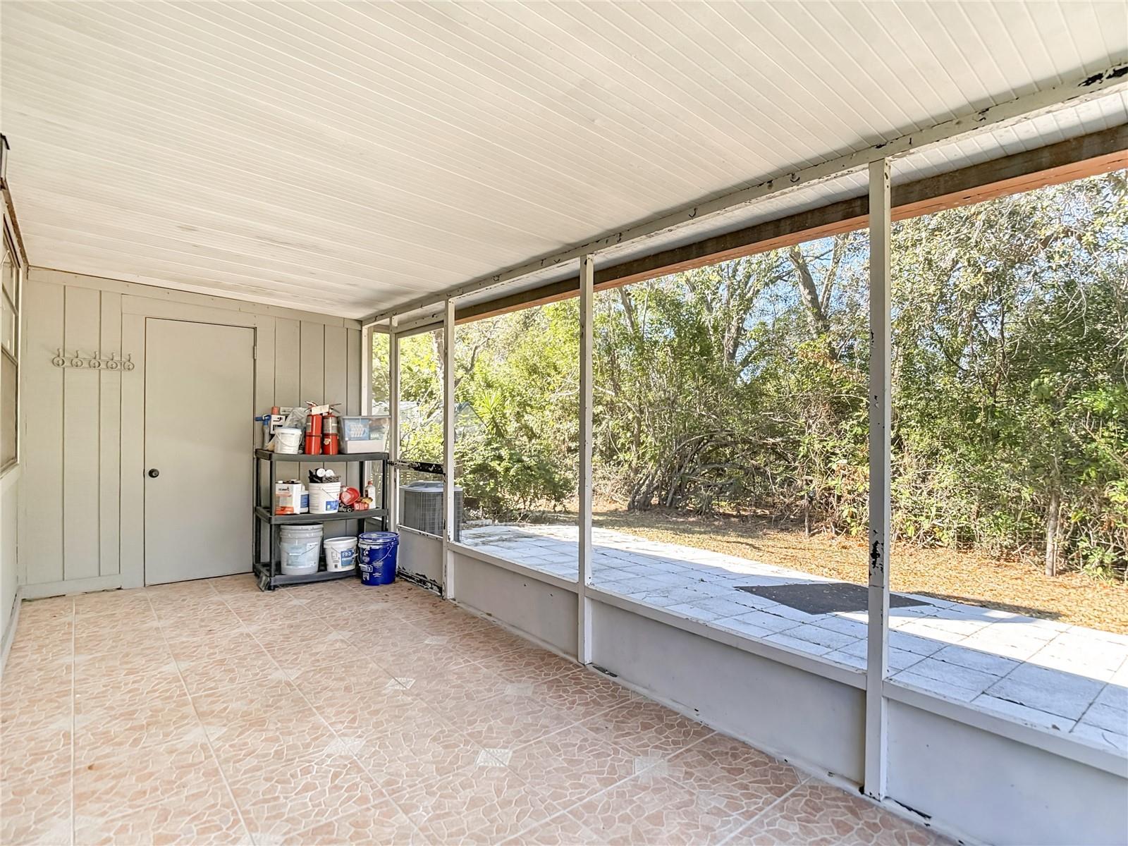 Image 21 of 35 For 10121 Lake Oak Circle