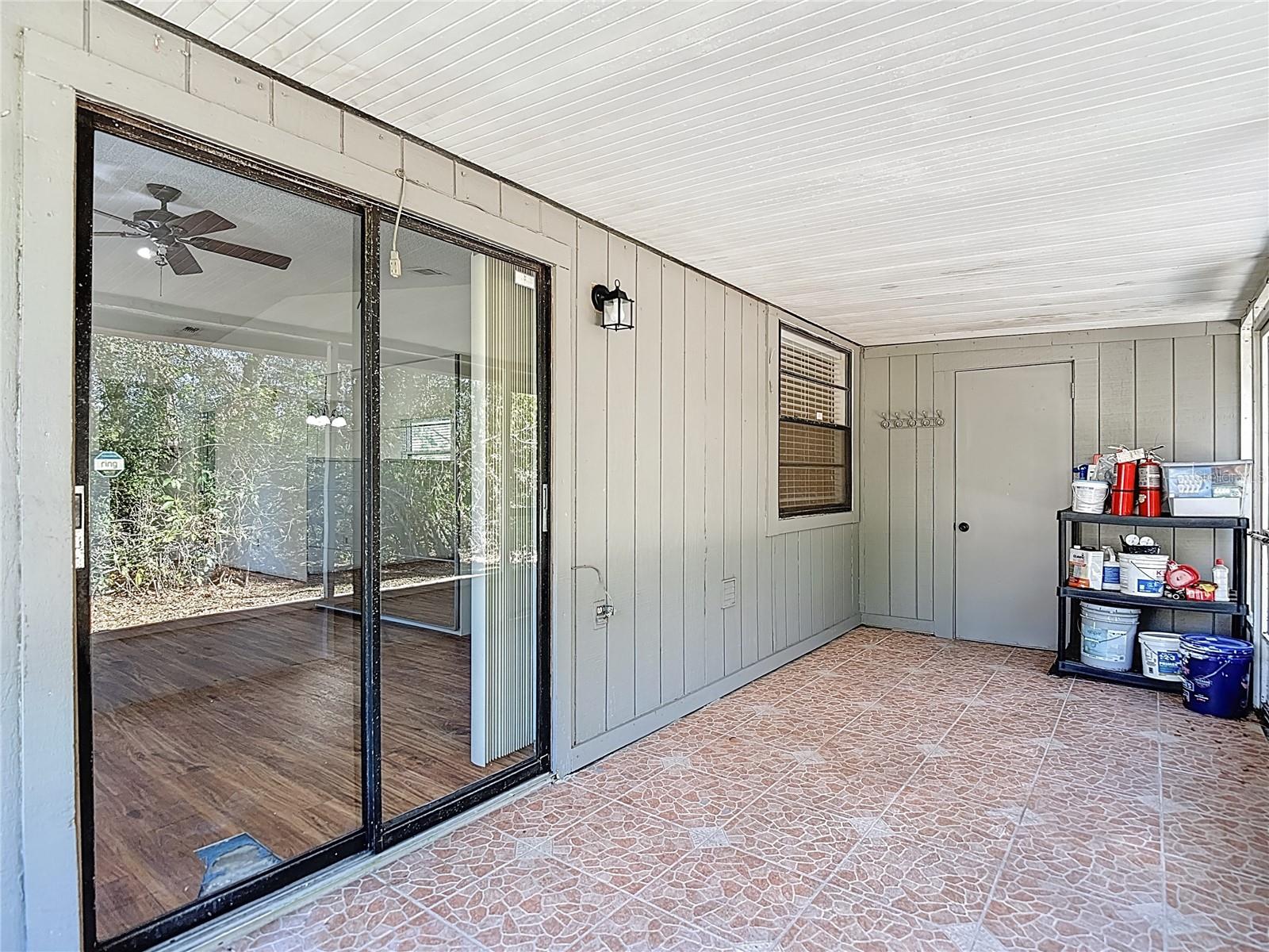 Image 22 of 35 For 10121 Lake Oak Circle