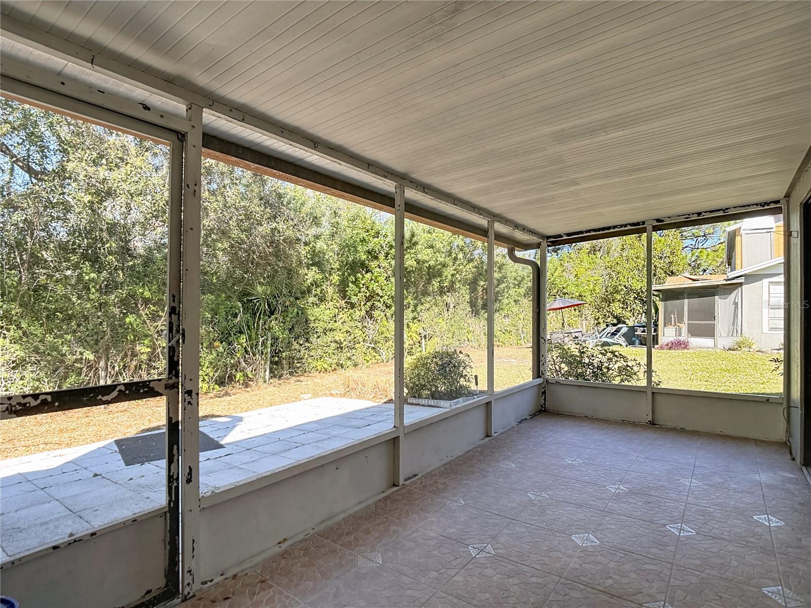 Image 23 of 35 For 10121 Lake Oak Circle