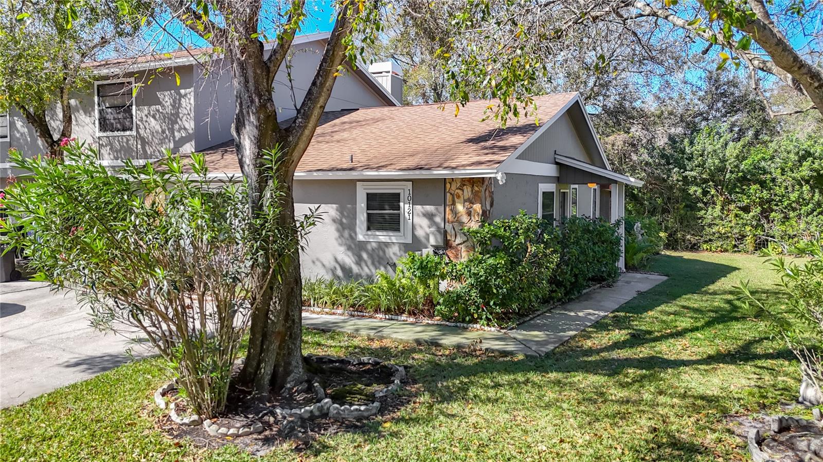 Image 27 of 35 For 10121 Lake Oak Circle