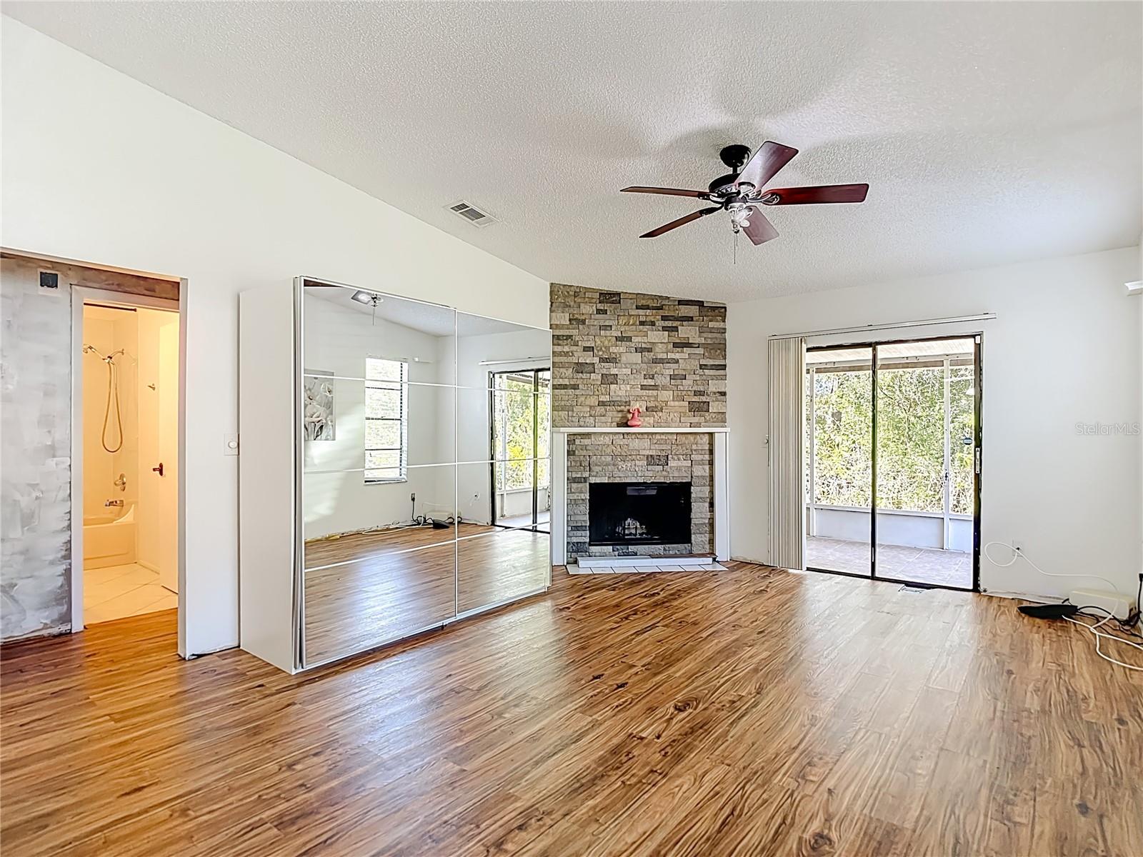 Image 3 of 35 For 10121 Lake Oak Circle