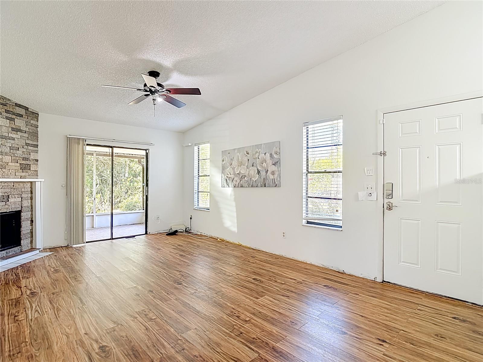 Image 4 of 35 For 10121 Lake Oak Circle