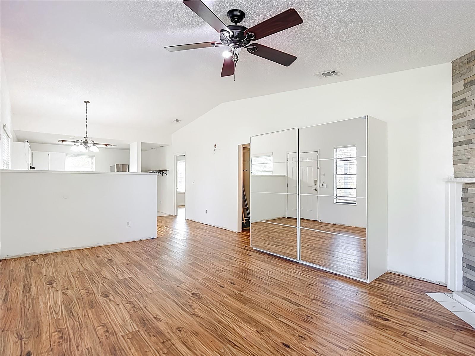 Image 5 of 35 For 10121 Lake Oak Circle