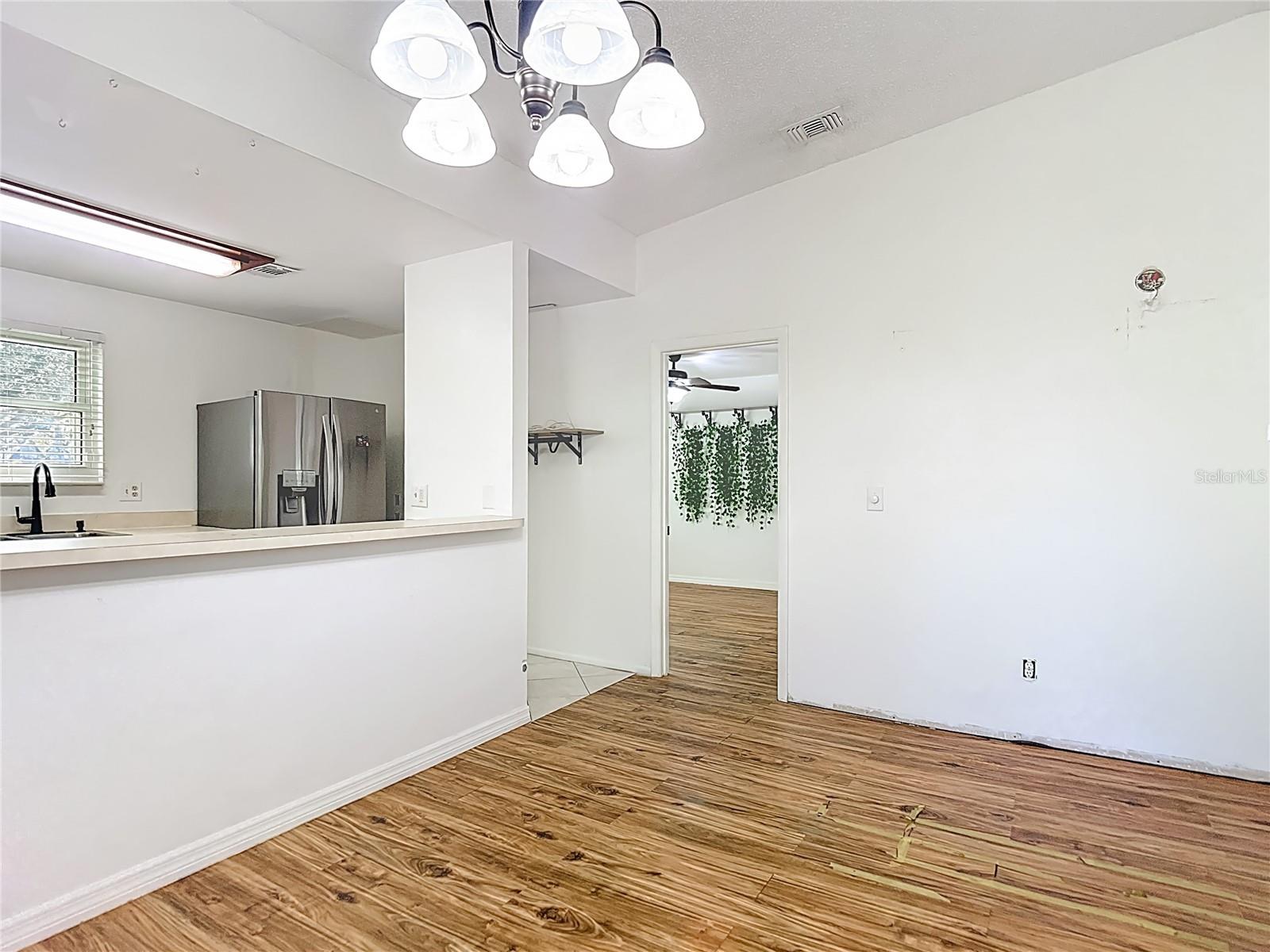 Image 6 of 35 For 10121 Lake Oak Circle