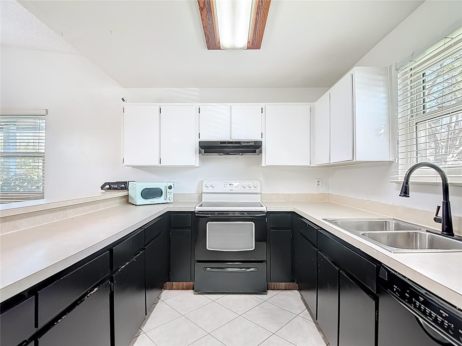 Image 9 of 35 For 10121 Lake Oak Circle