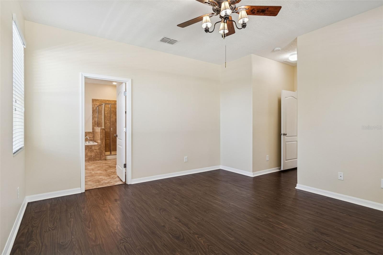 Image 4 of 6 For 3833 Tuckerton Drive