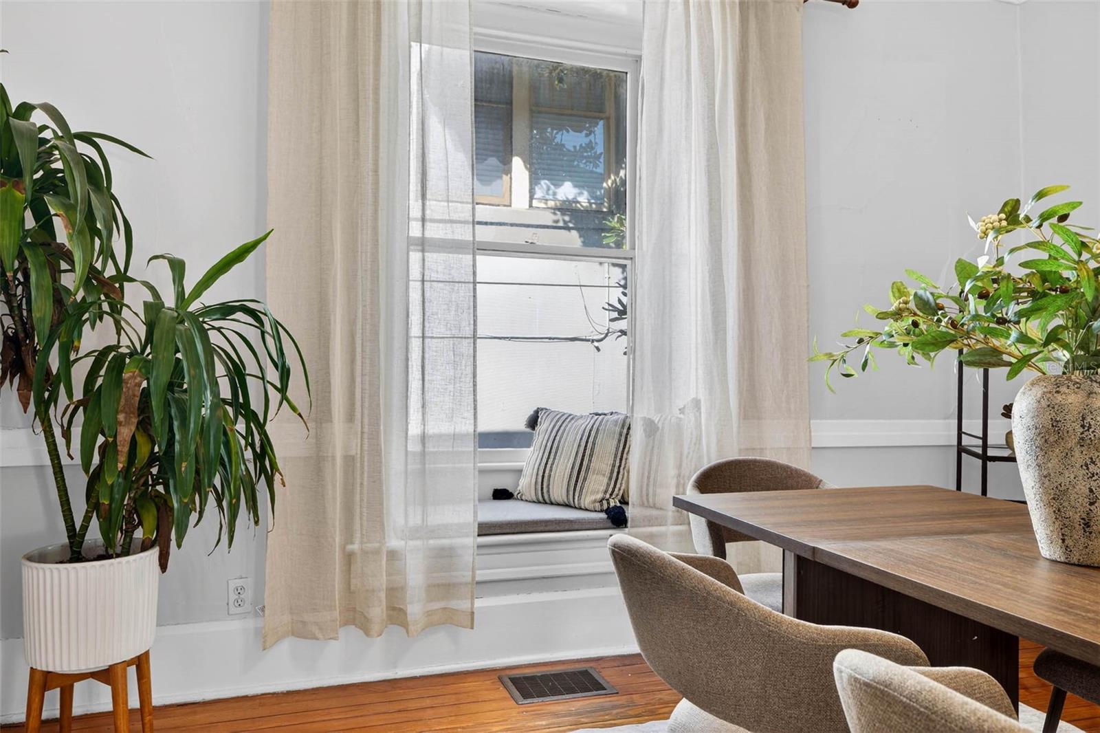 Image 12 of 59 For 306 Ross Avenue