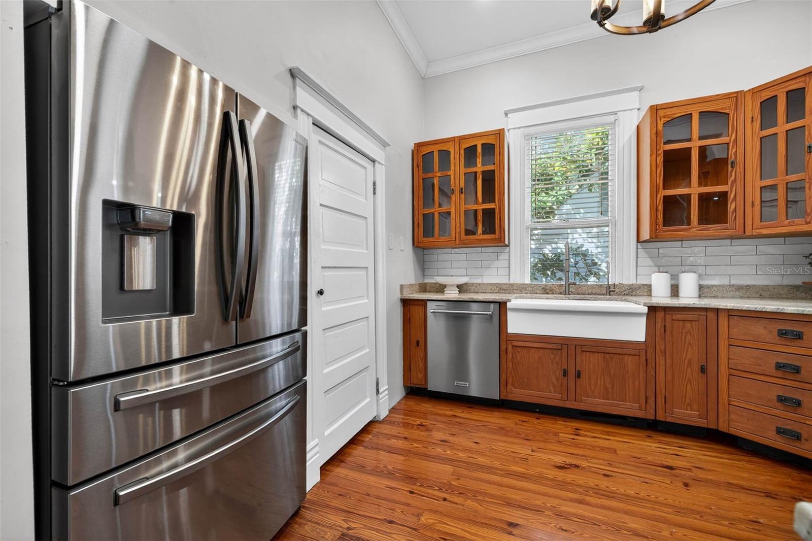 Image 17 of 59 For 306 Ross Avenue