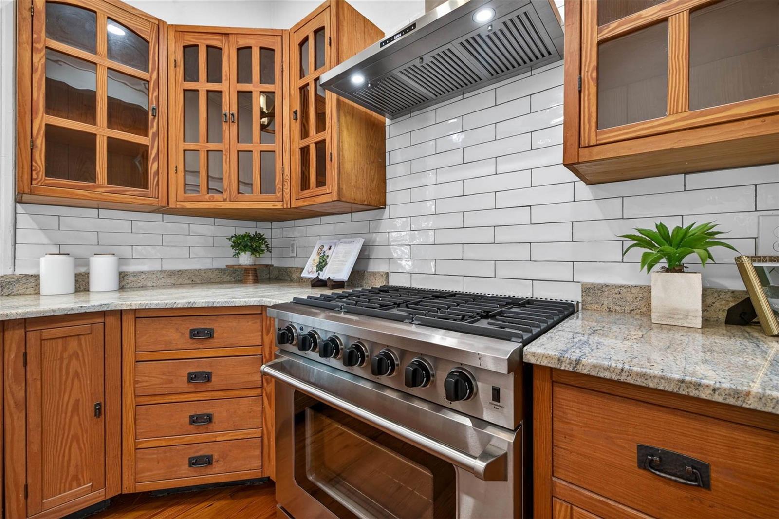 Image 18 of 59 For 306 Ross Avenue