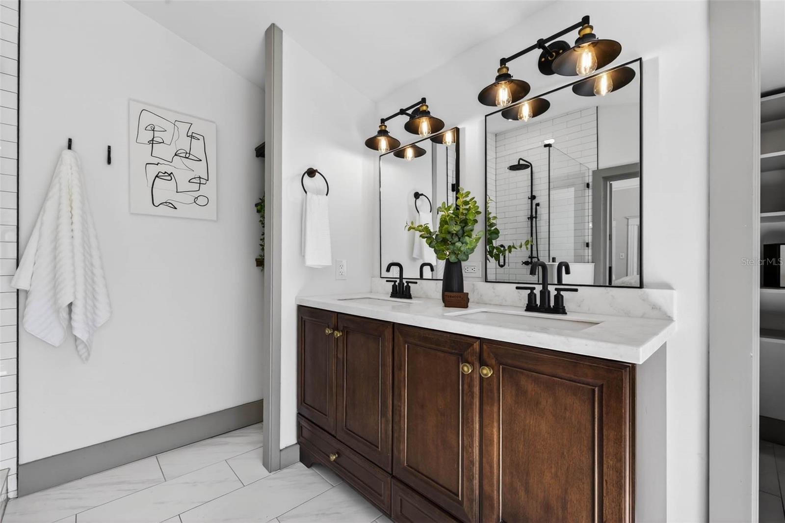 Image 24 of 59 For 306 Ross Avenue