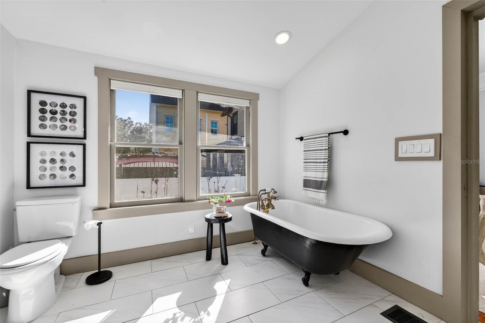 Image 25 of 59 For 306 Ross Avenue