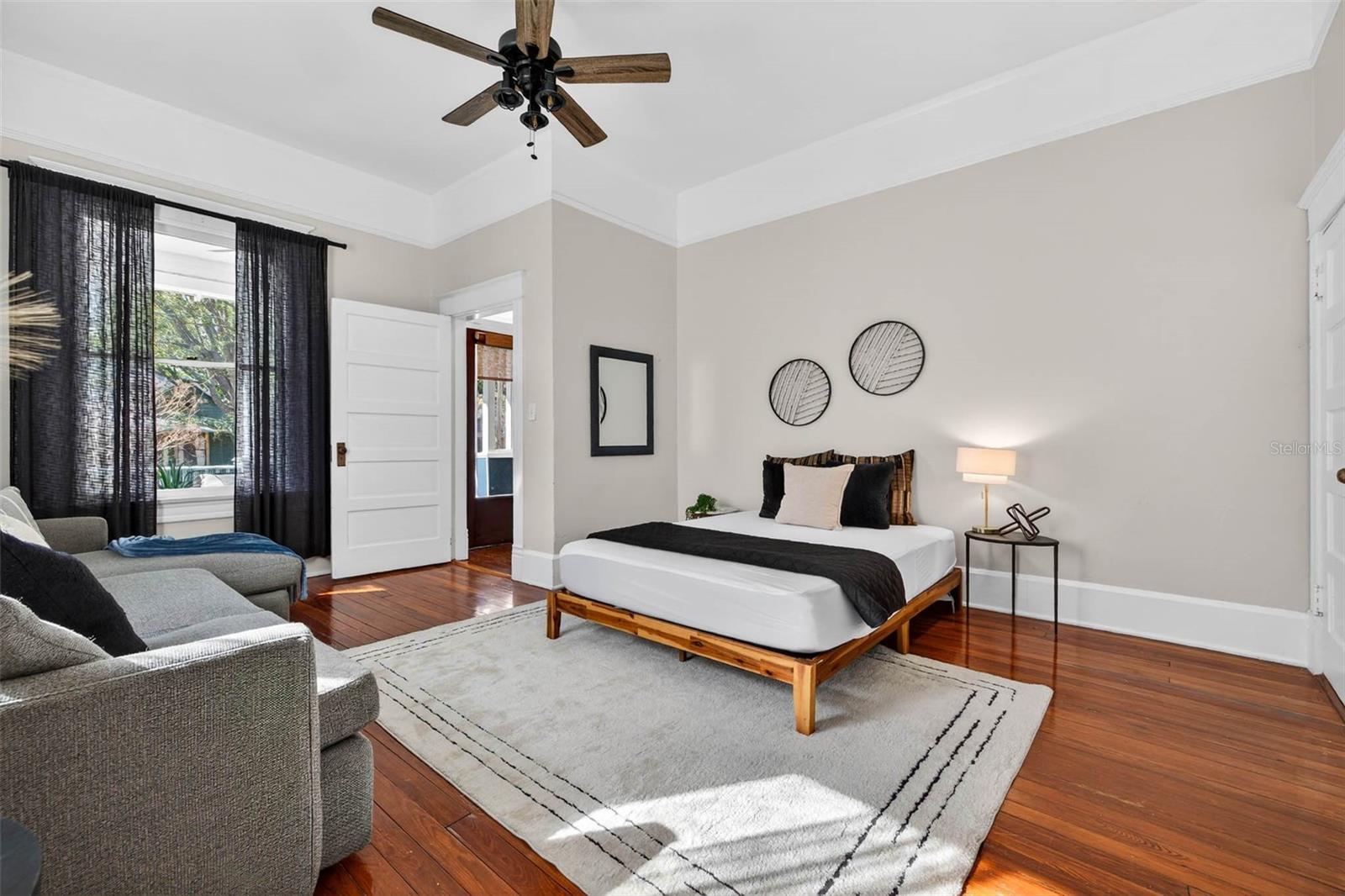 Image 30 of 59 For 306 Ross Avenue