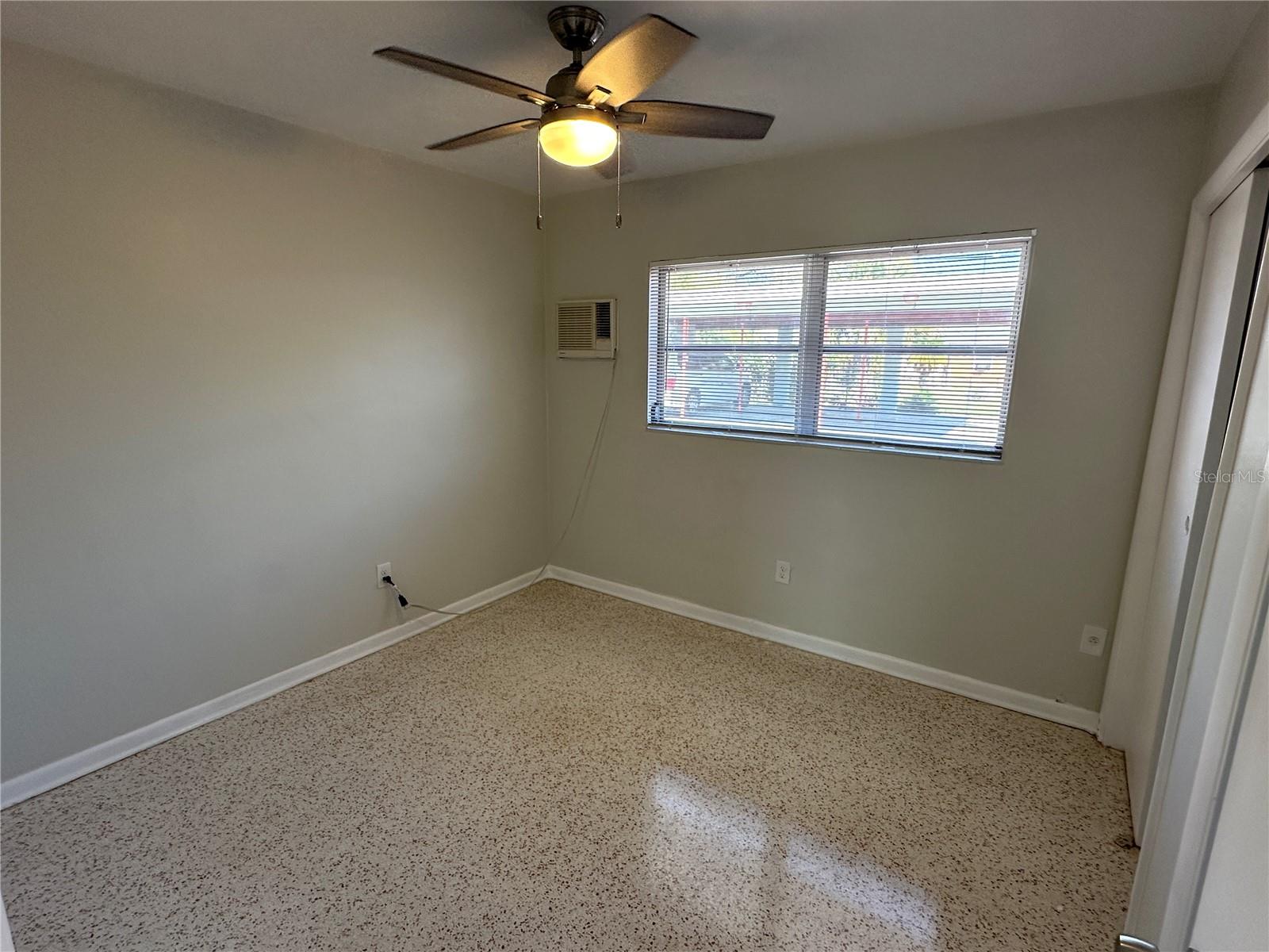 Listing photo id 8 for 401 Nimbus Avenue