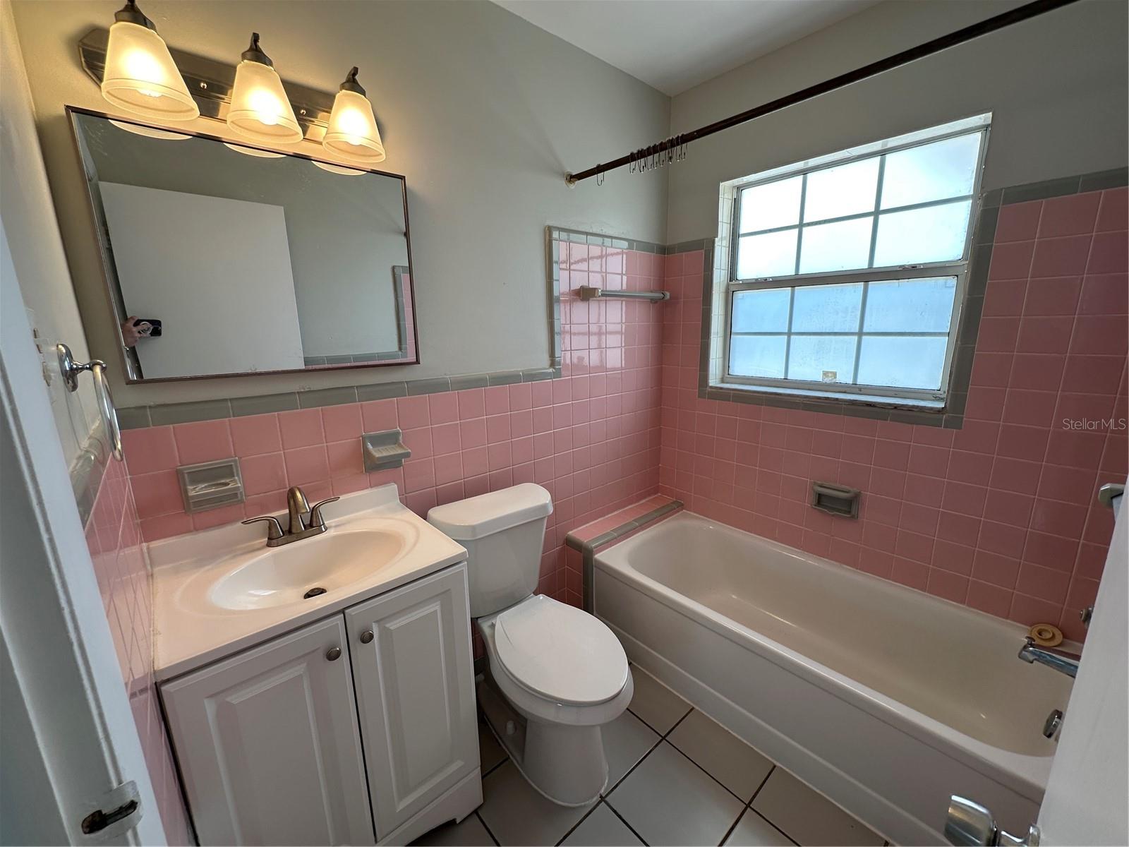 Listing photo id 12 for 401 Nimbus Avenue