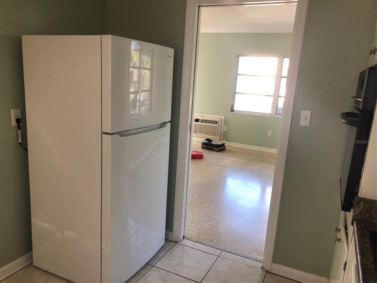 Listing photo id 16 for 401 Nimbus Avenue