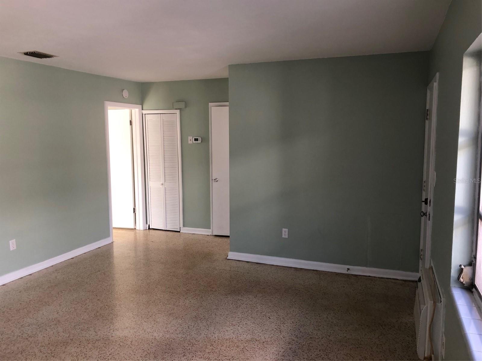 Listing photo id 18 for 401 Nimbus Avenue