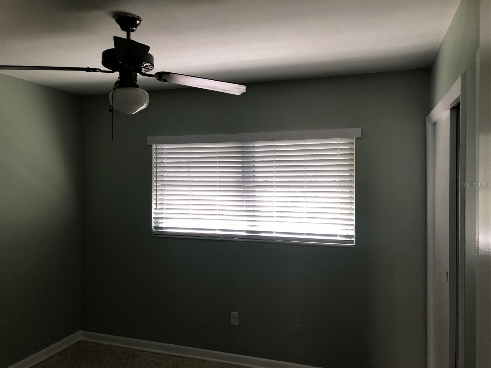 Listing photo id 20 for 401 Nimbus Avenue