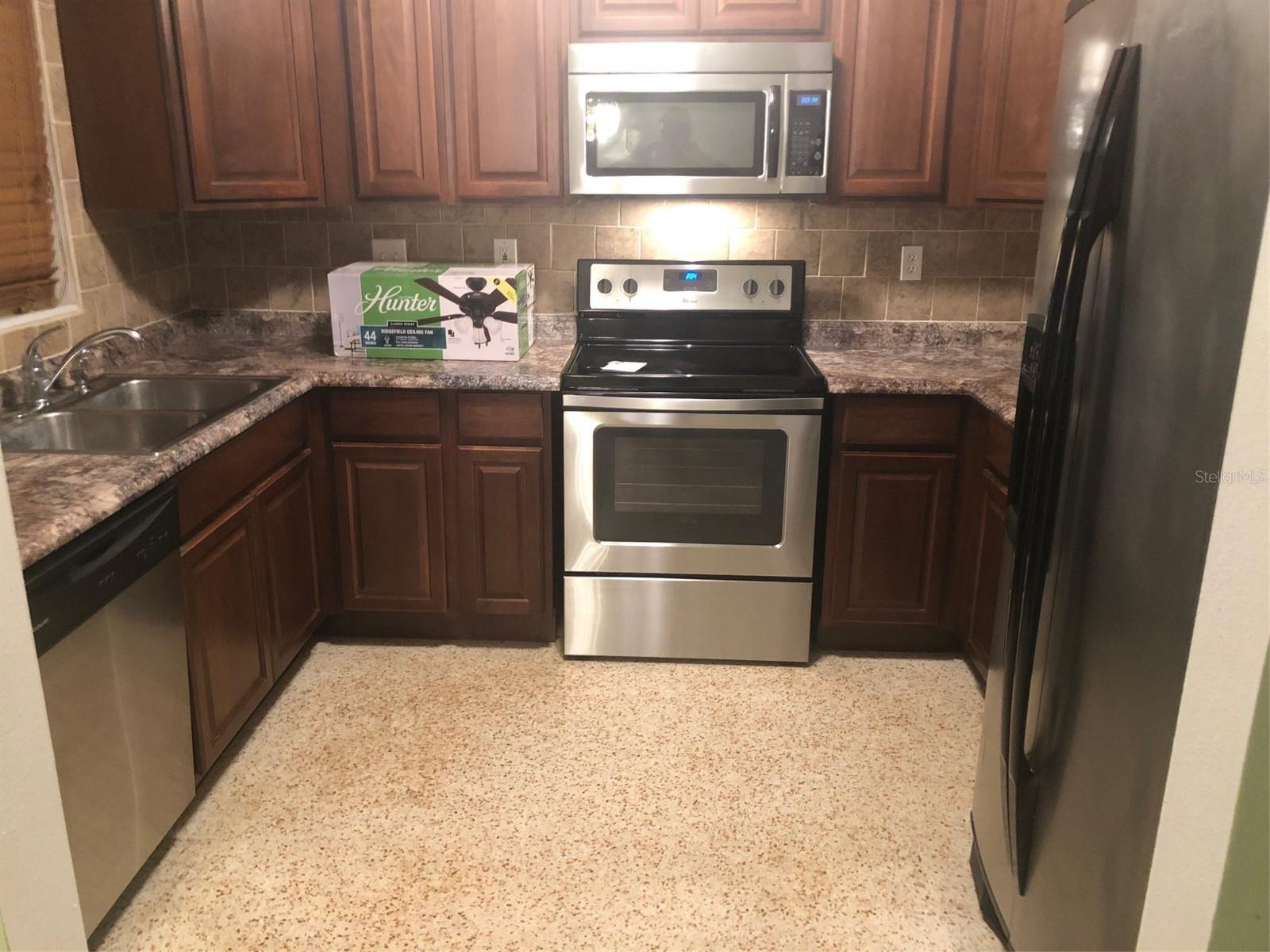 Listing photo id 24 for 401 Nimbus Avenue