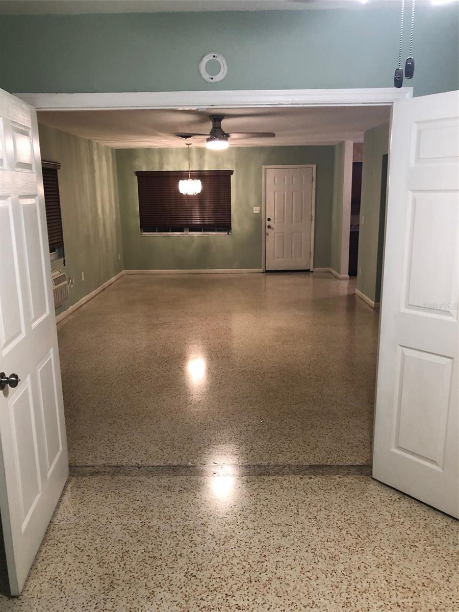 Listing photo id 26 for 401 Nimbus Avenue