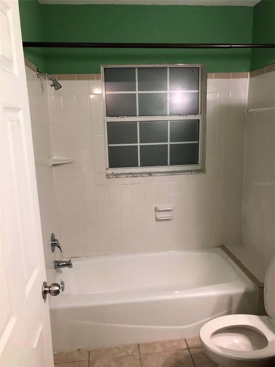 Listing photo id 28 for 401 Nimbus Avenue