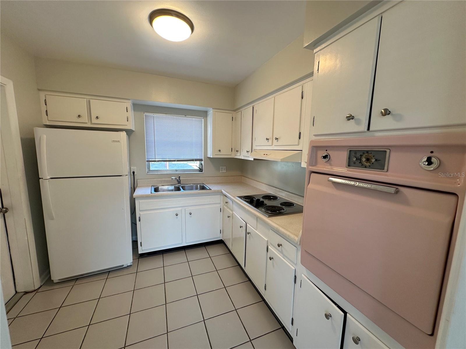 Listing photo id 4 for 401 Nimbus Avenue