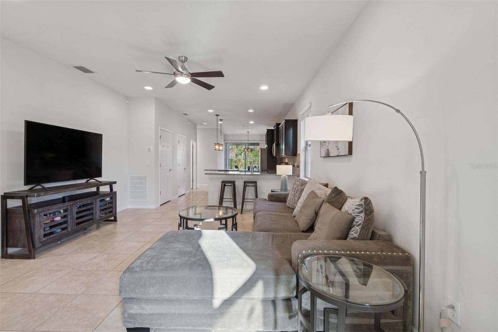 Listing photo id 9 for 5340 Fallen Leaf Drive