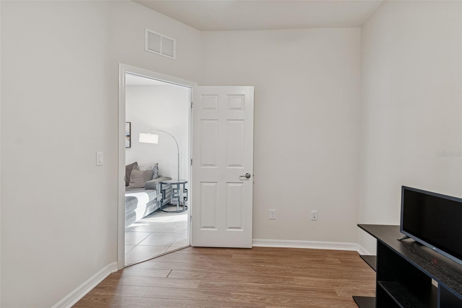 Listing photo id 11 for 5340 Fallen Leaf Drive