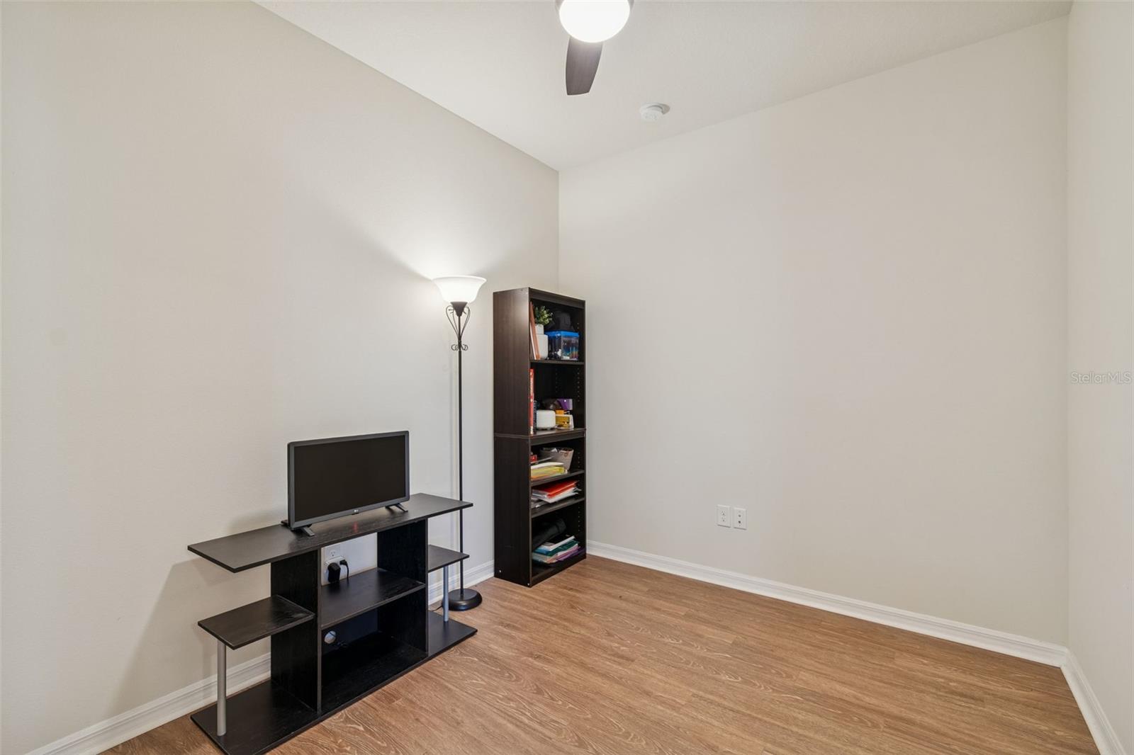 Listing photo id 12 for 5340 Fallen Leaf Drive