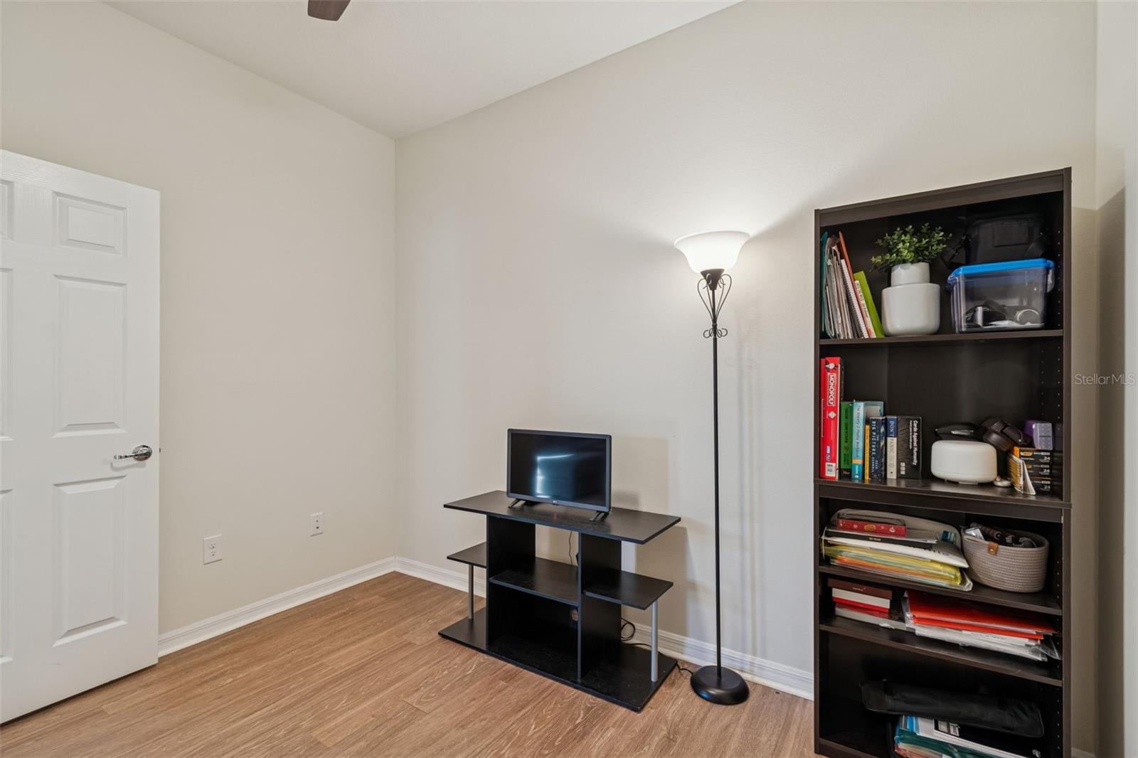 Listing photo id 13 for 5340 Fallen Leaf Drive