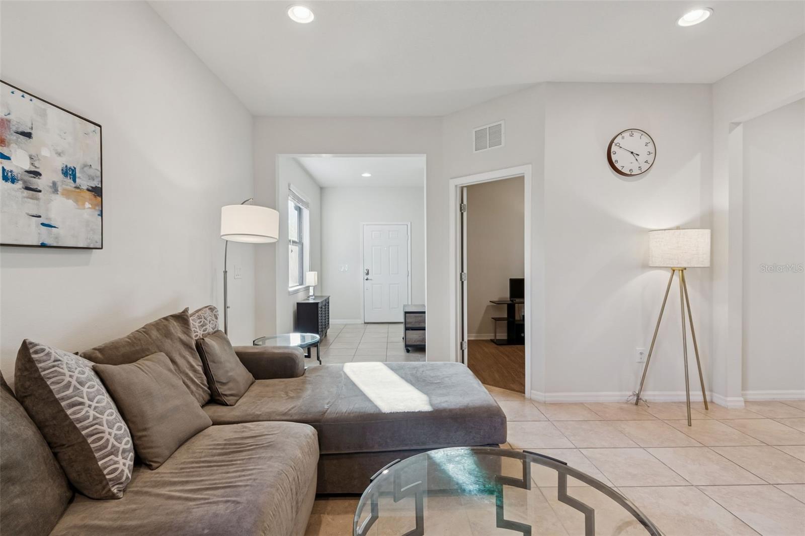 Listing photo id 5 for 5340 Fallen Leaf Drive