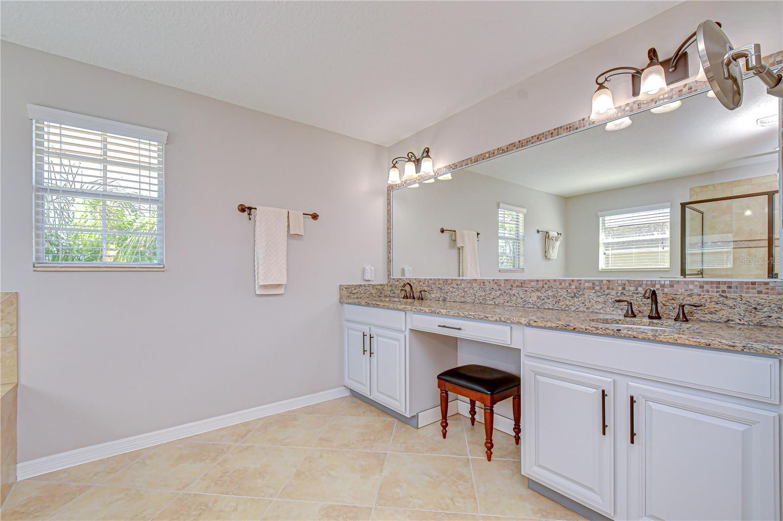 Image 24 of 43 For 19914 Bluff Oak Boulevard