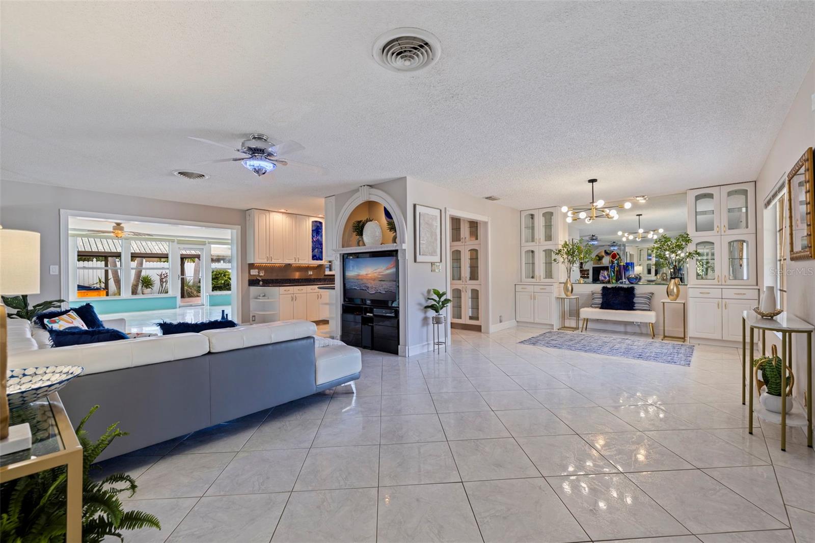 Image 14 of 62 For 290 1st Street W