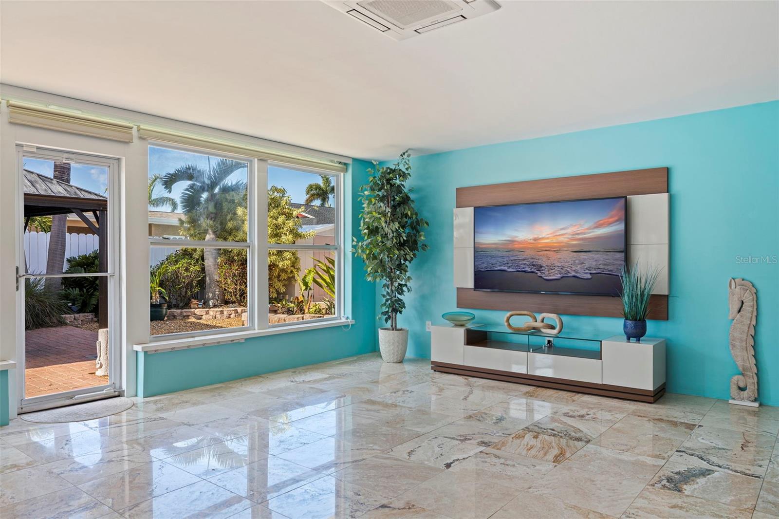 Image 24 of 62 For 290 1st Street W