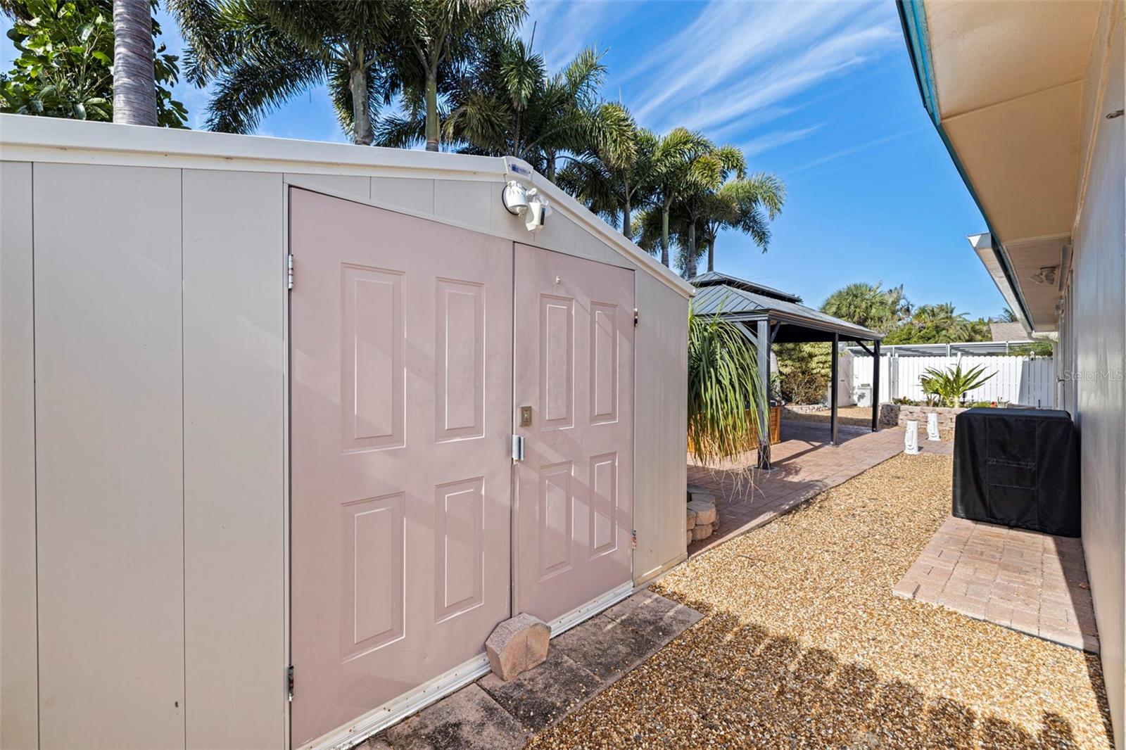 Image 46 of 62 For 290 1st Street W