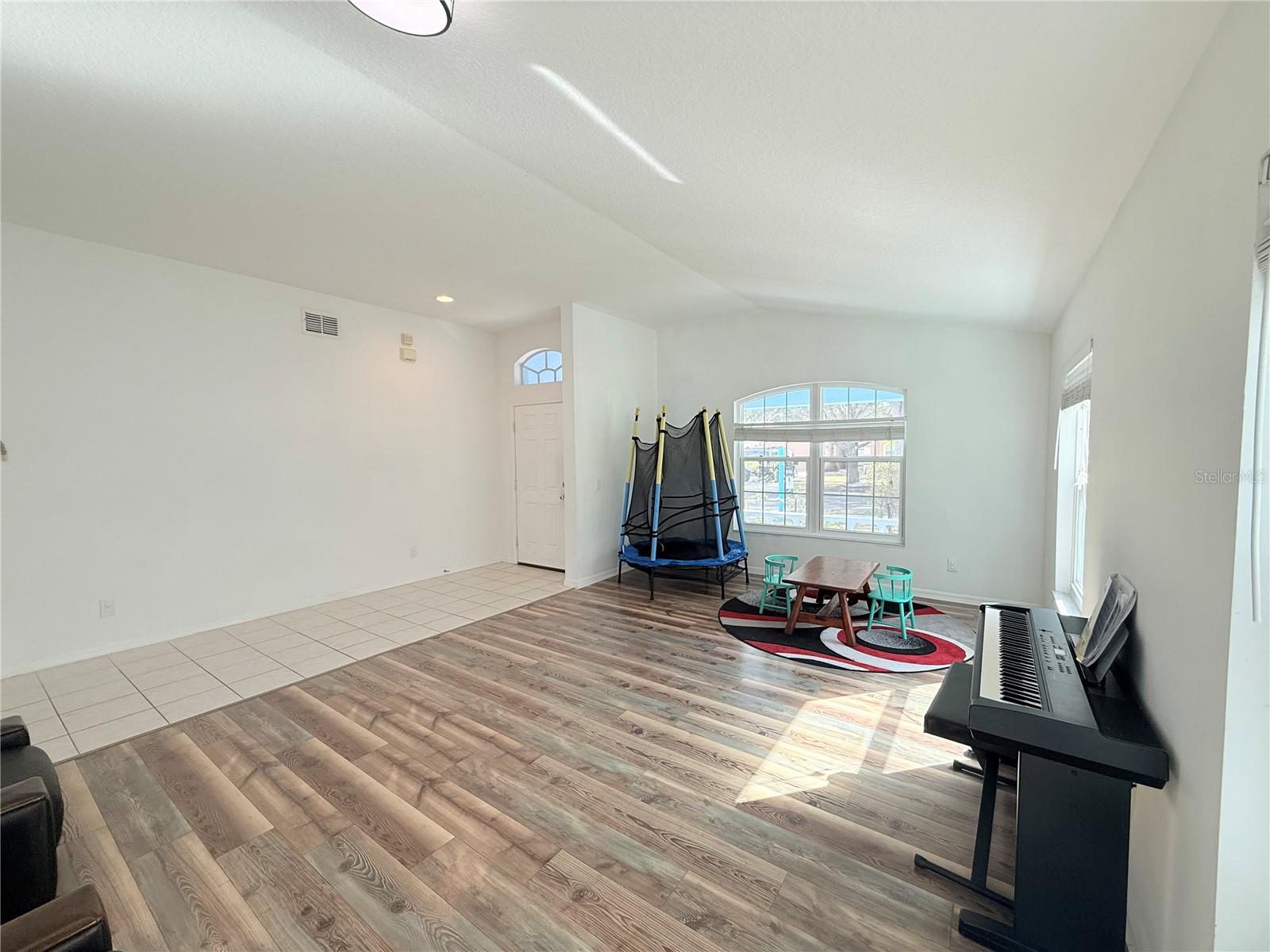 Image 11 of 52 For 8415 Canterbury Lake Boulevard