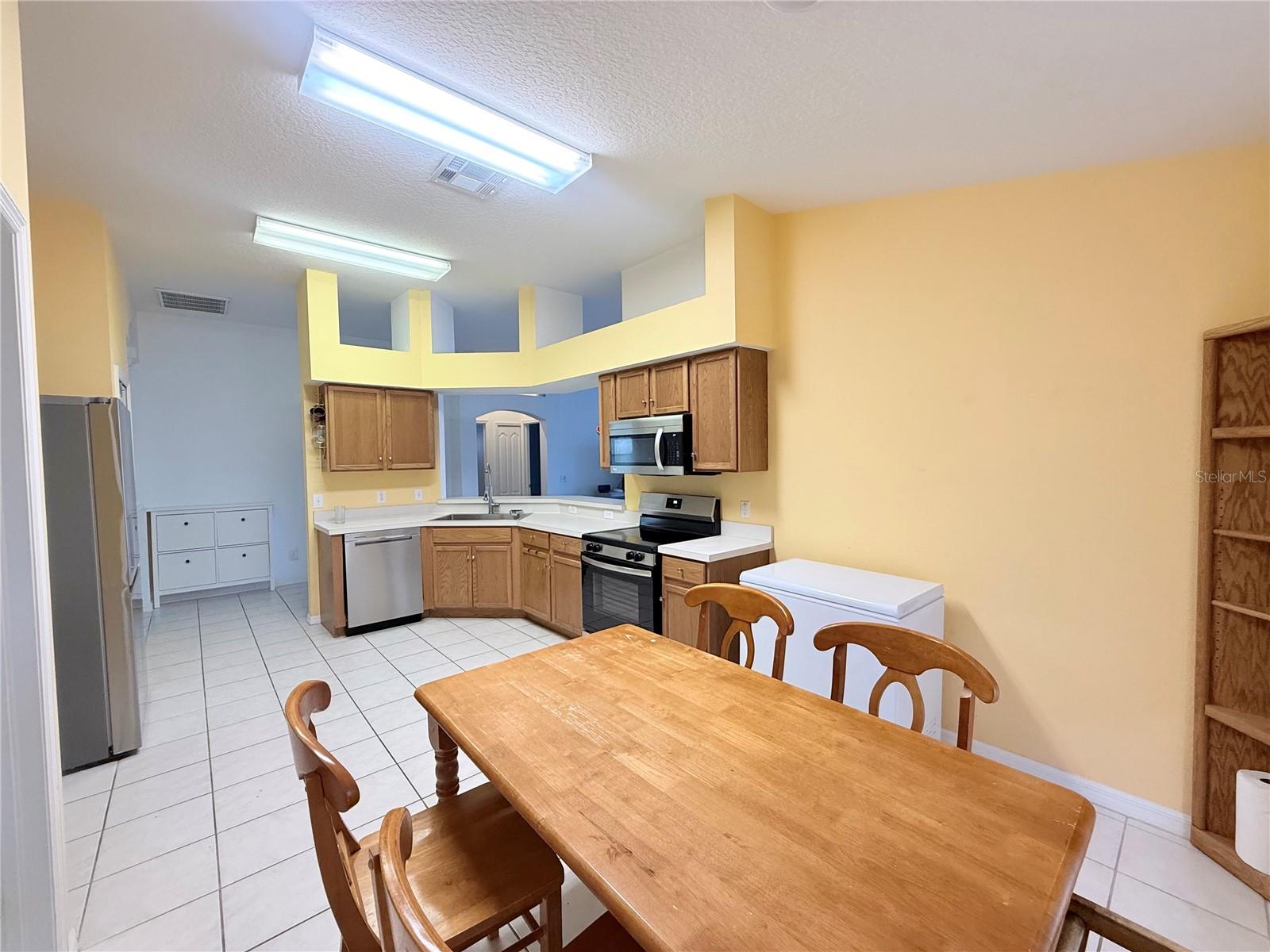 Image 13 of 52 For 8415 Canterbury Lake Boulevard