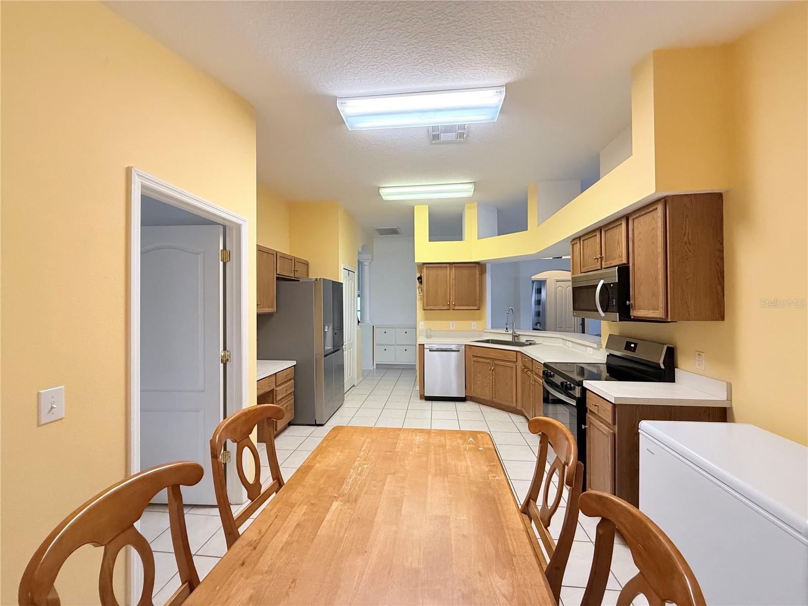 Image 15 of 52 For 8415 Canterbury Lake Boulevard