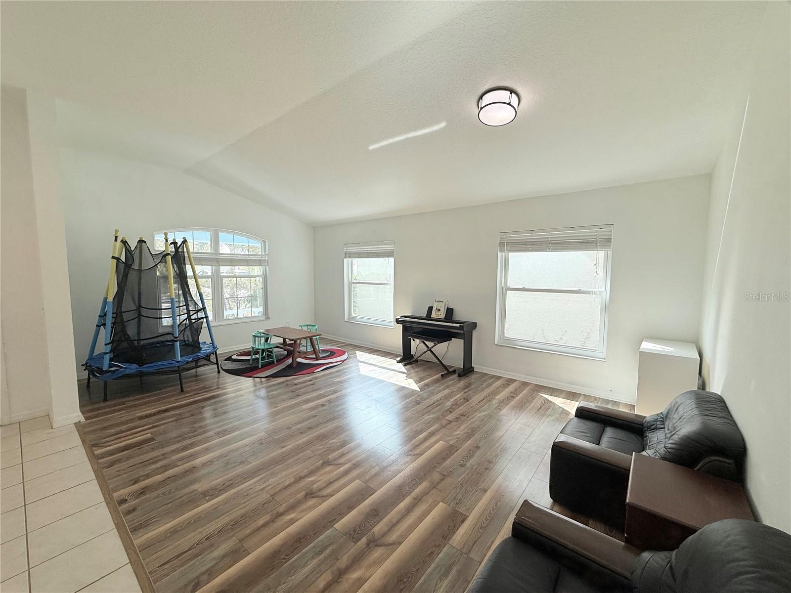 Image 7 of 52 For 8415 Canterbury Lake Boulevard