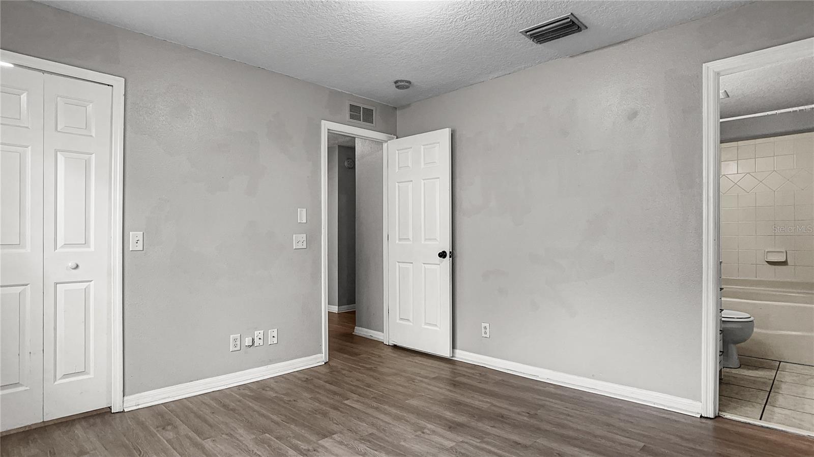 Image 11 of 19 For 9402 Charlesberg Drive