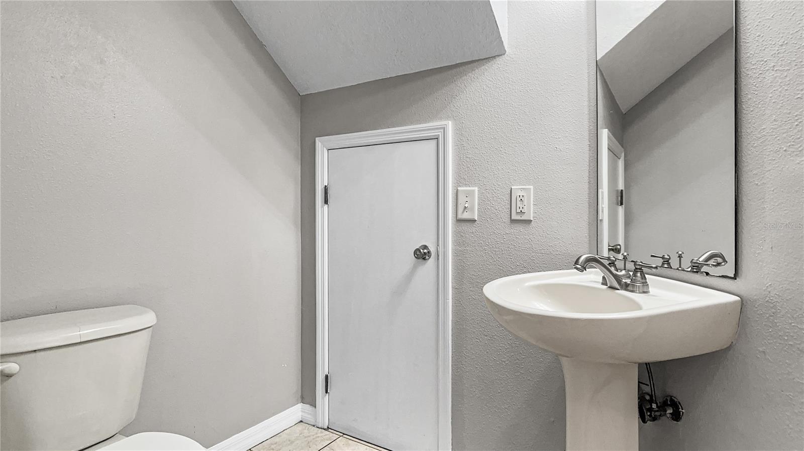 Image 3 of 19 For 9402 Charlesberg Drive