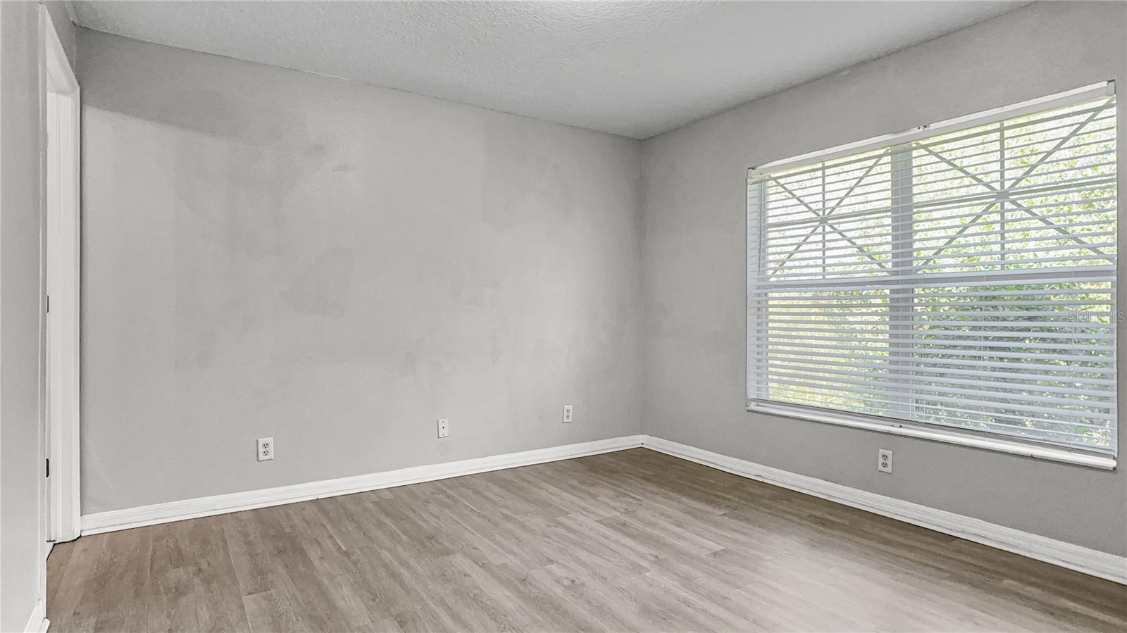 Image 7 of 19 For 9402 Charlesberg Drive