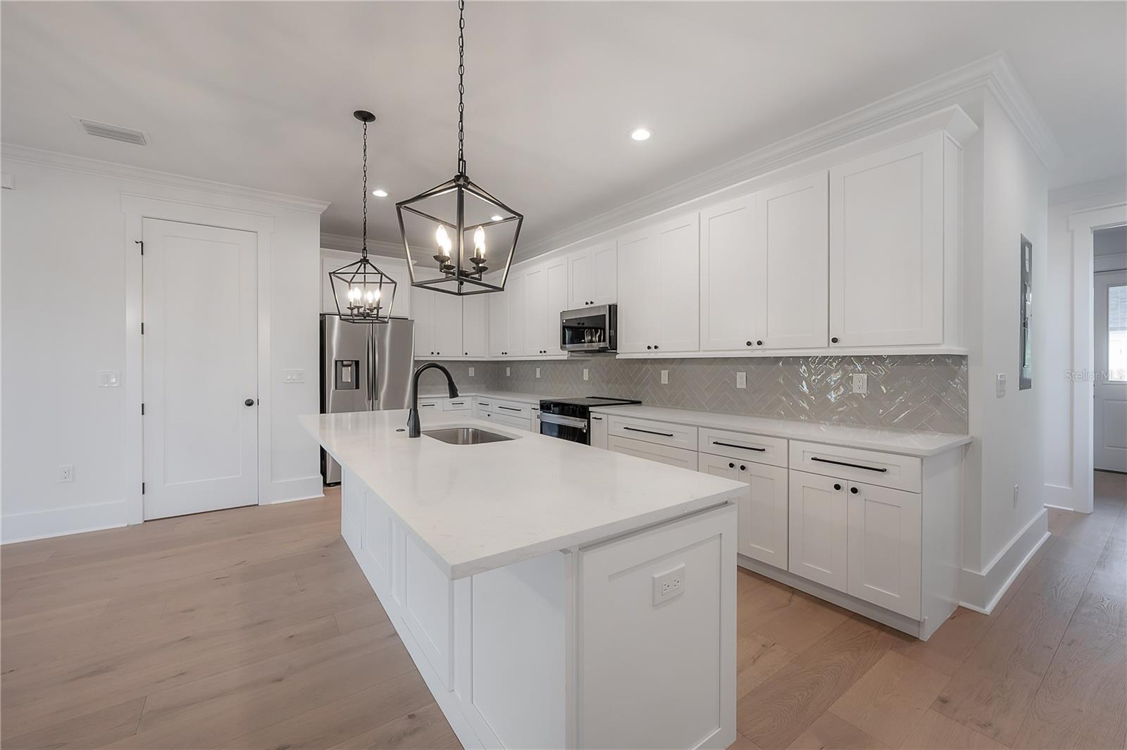 Image 14 of 59 For 801 North Street