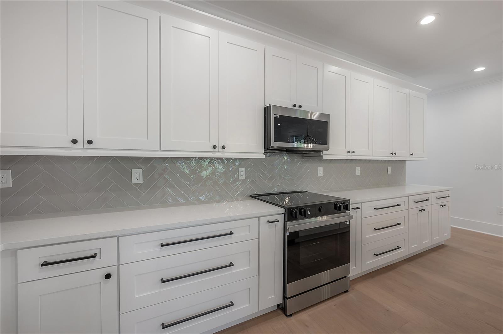 Image 16 of 59 For 801 North Street