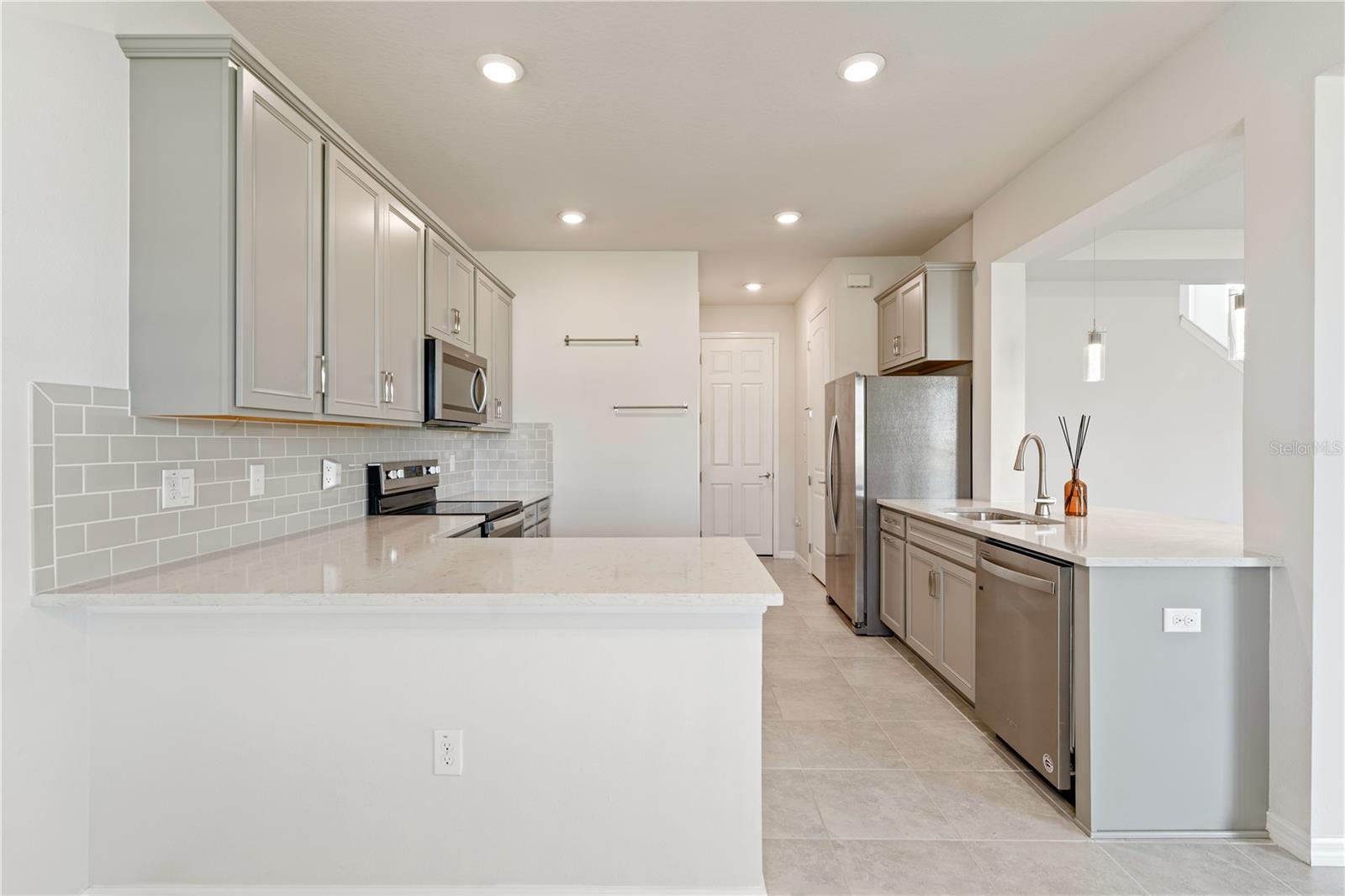 Image 17 of 53 For 7516 Yale Harbor Drive