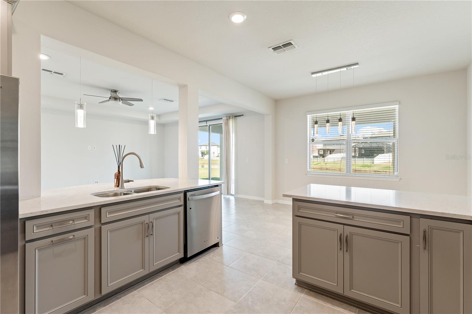 Image 19 of 53 For 7516 Yale Harbor Drive