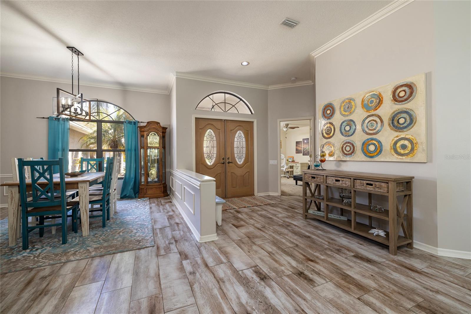 Listing photo id 11 for 1566 Huntleigh Court