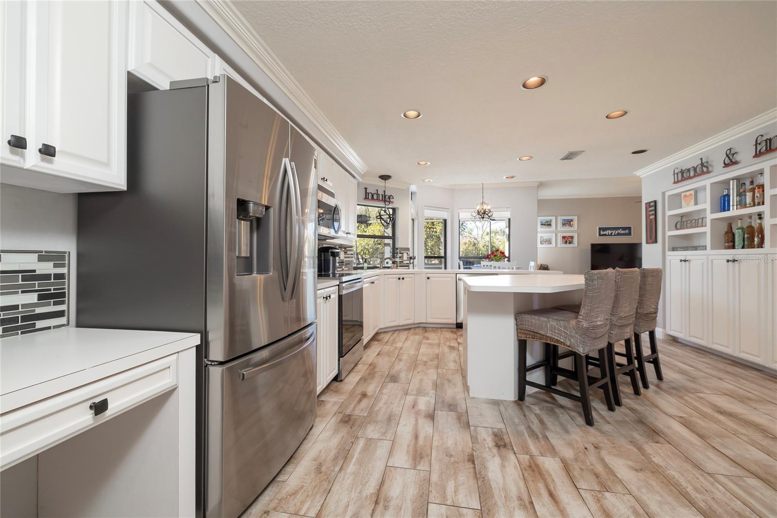 Listing photo id 15 for 1566 Huntleigh Court