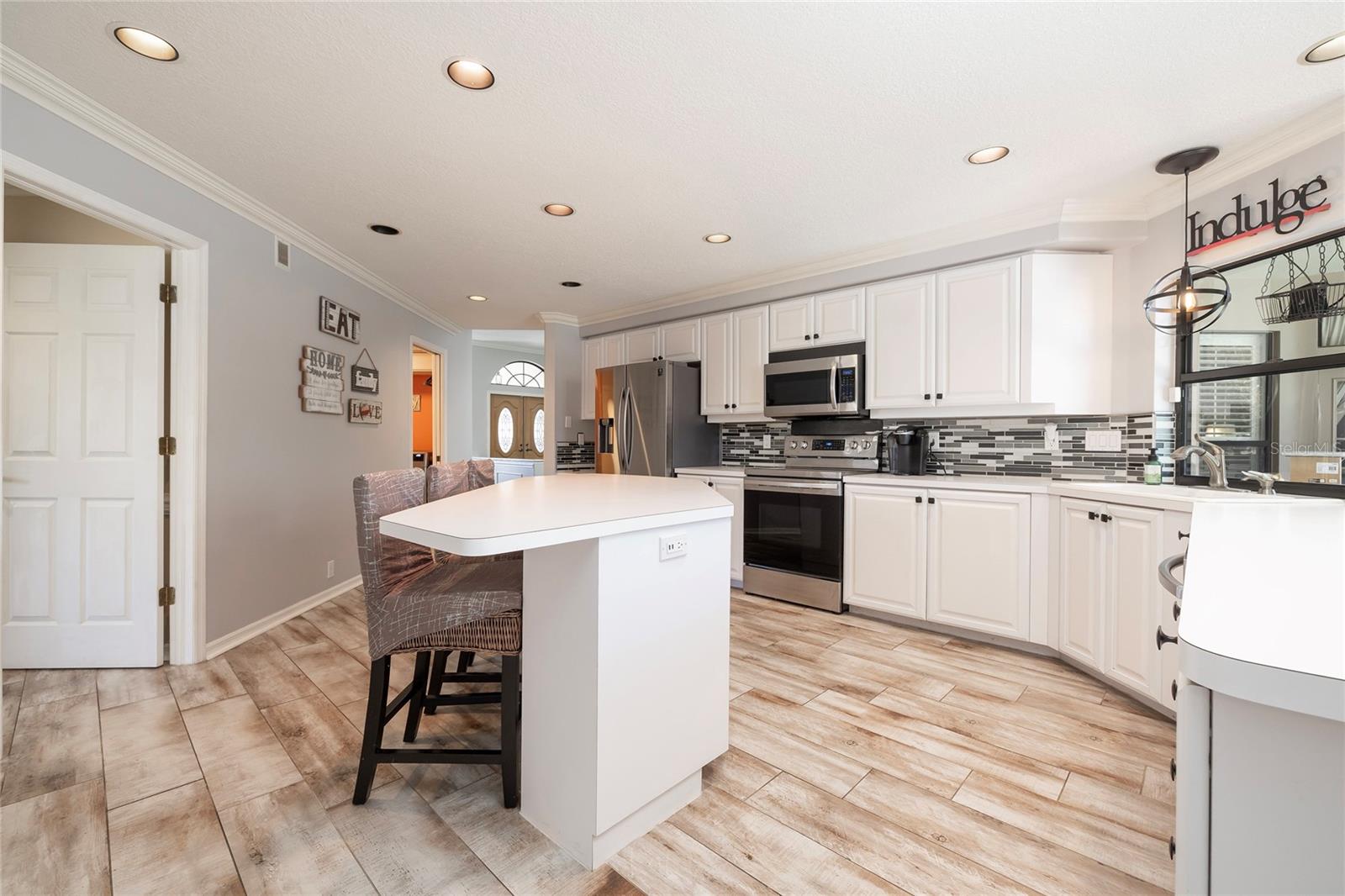 Listing photo id 17 for 1566 Huntleigh Court