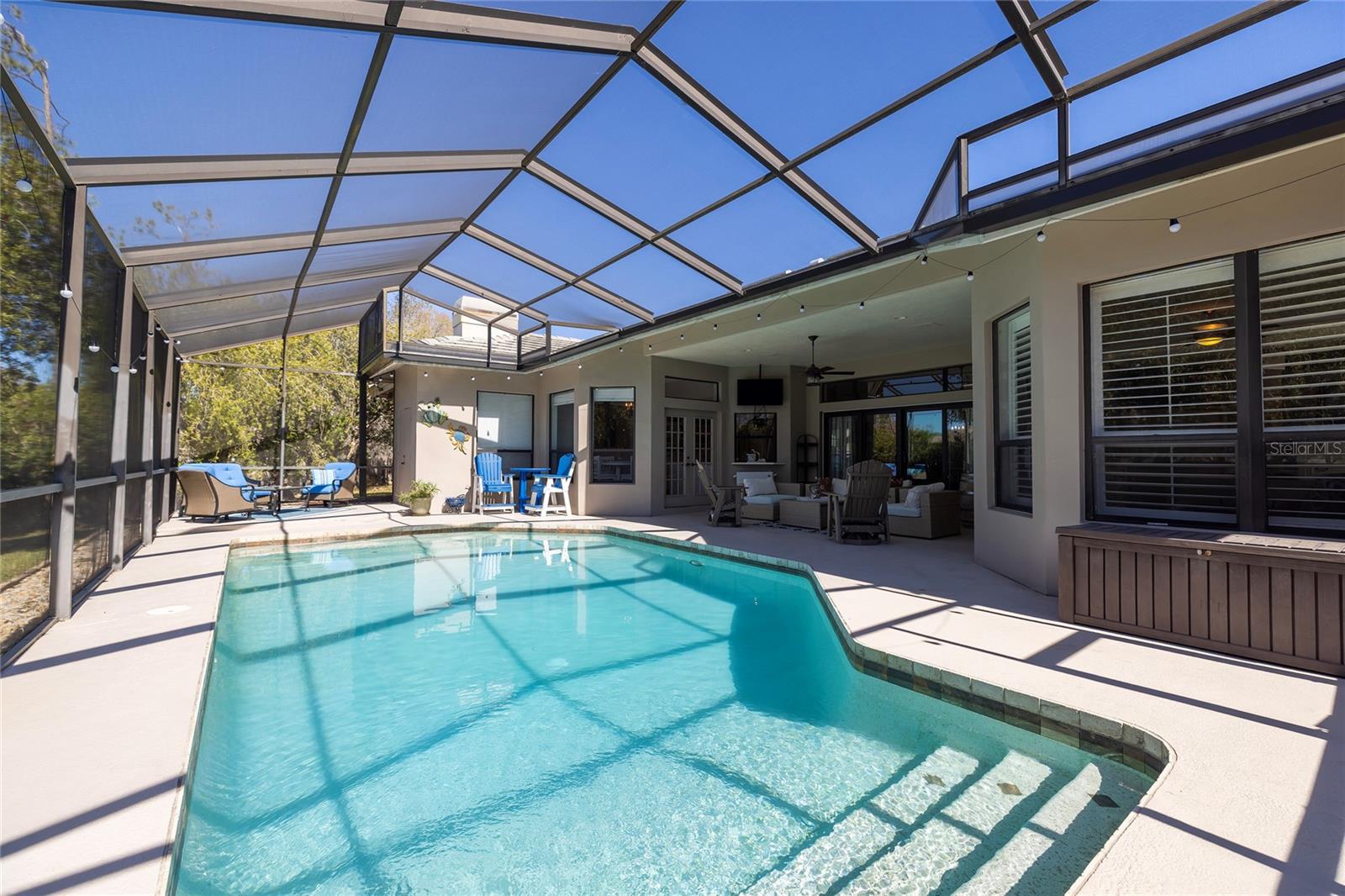 Listing photo id 0 for 1566 Huntleigh Court